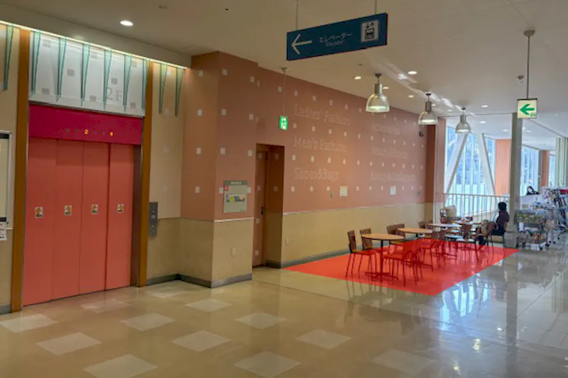【アメリア稲城三和ランド通り店2F】物販や販促プロモーションに最適な2Fパシオス前のレンタルスペース