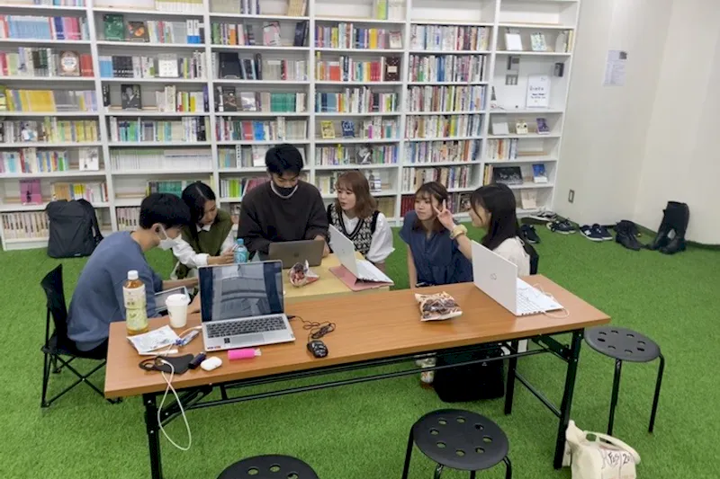 【葭川公園駅2分】ワークショップや展示会などに適した本に囲まれた屋内公園型のイベントスペース