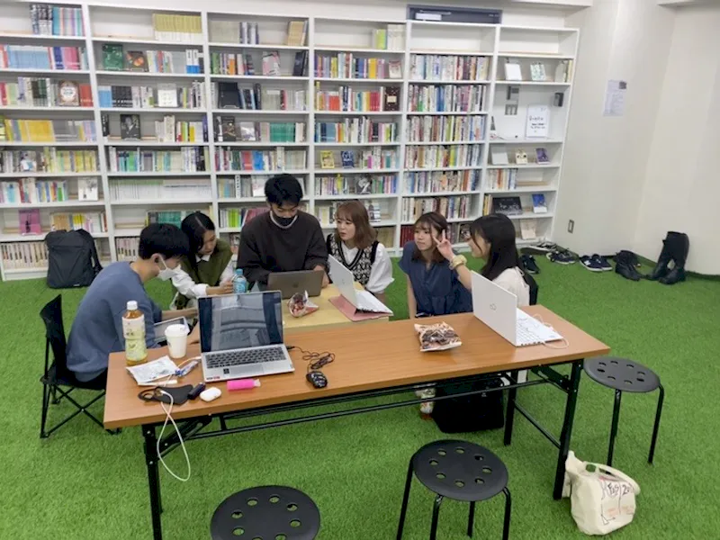 大学生向けのプログラミング教室「Geeksalon千葉校」の会場としても定期的に使っていただいています！