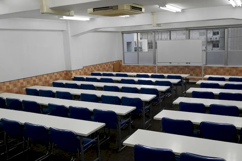 【茅場町駅0分】アクセス良好で設備充実の3階貸会議室(大)