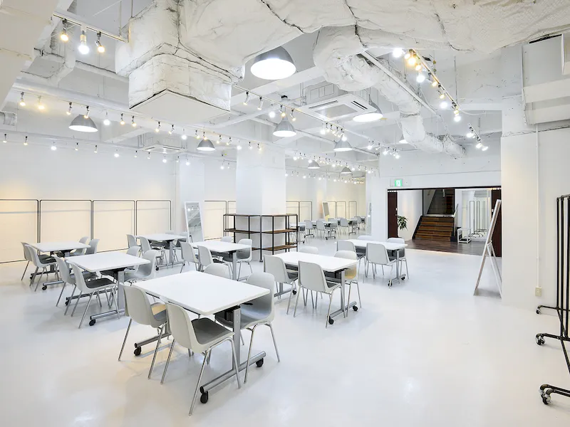 ハンガーラックなど展示会向けの什器の用意もございます。