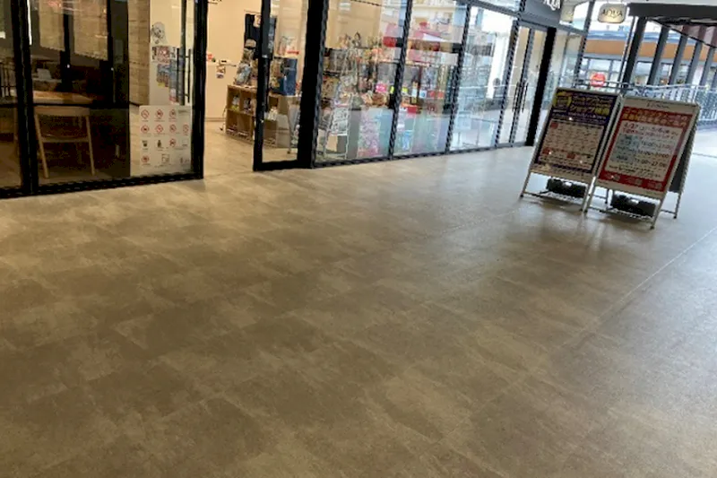 【ららテラスTOKYO-BAY】2F　連絡通路前