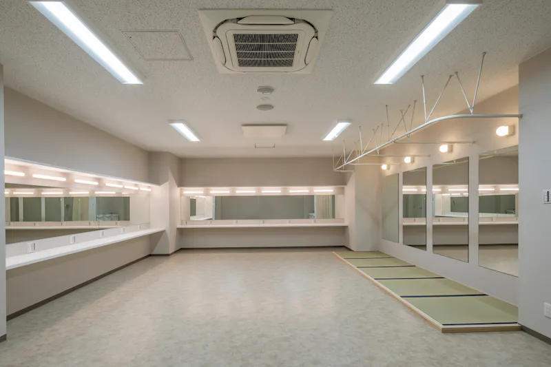 【森ノ宮駅5分／クールジャパンパーク大阪】撮影やリハーサルに適した大型ステージと客席が活用可能なスペース