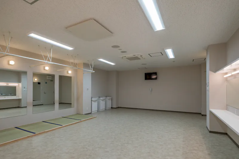 【森ノ宮駅5分／クールジャパンパーク大阪】撮影やリハーサルに適した大型ステージと客席が活用可能なスペース