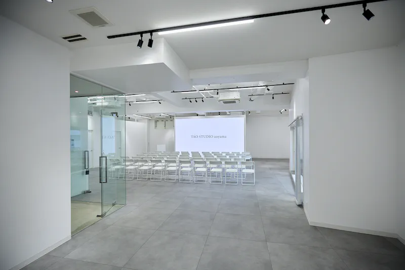 【TAO STUDIO aoyama｜外苑前駅4分｜表参道駅8分】招待制の展示会やポップアップストア、ワークショップ、PRイベント等に最適な複合施設４階にある大型LEDスクリ一ン付きイベントスペース