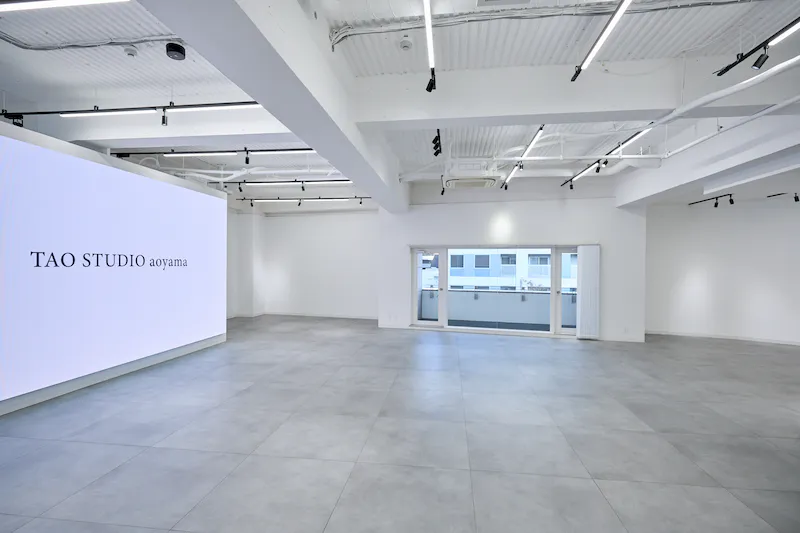 【TAO STUDIO aoyama｜外苑前駅4分｜表参道駅8分】招待制の展示会やポップアップストア、ワークショップ、PRイベント等に最適な複合施設４階にある大型LEDスクリ一ン付きイベントスペース