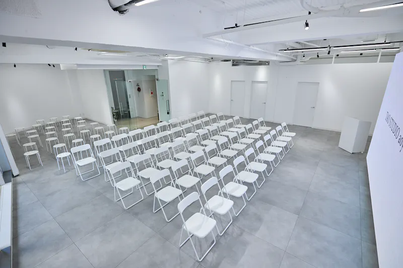 【TAO STUDIO aoyama｜外苑前駅4分｜表参道駅8分】招待制の展示会やポップアップストア、ワークショップ、PRイベント等に最適な複合施設４階にある大型LEDスクリ一ン付きイベントスペース