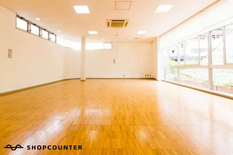 【明治神宮前（原宿）駅1分】展示会、ポップアップストアに適した陽が降り注ぐ明るいイベントスペース（A）の画像