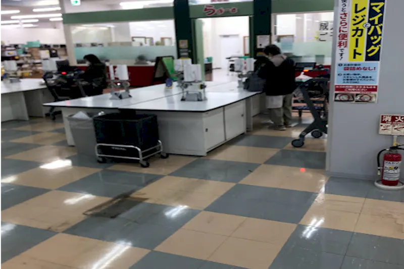 【メガセンタートライアル八千代店】食物販やPR活動に最適な店内1Fレジアウト 　サービスカウンター側（※買取催事不可）
