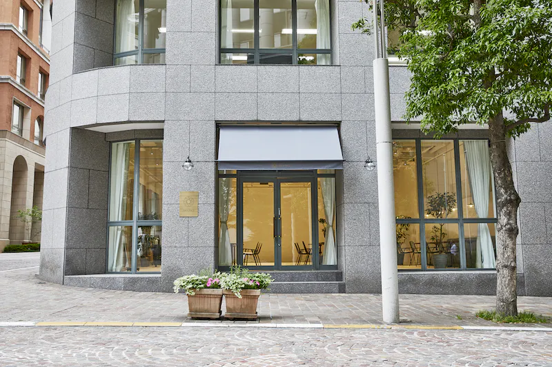 【汐留駅5分 / 1F路面】展示会や撮影に最適な汐留イタリア街のおしゃれな広々路面スペース