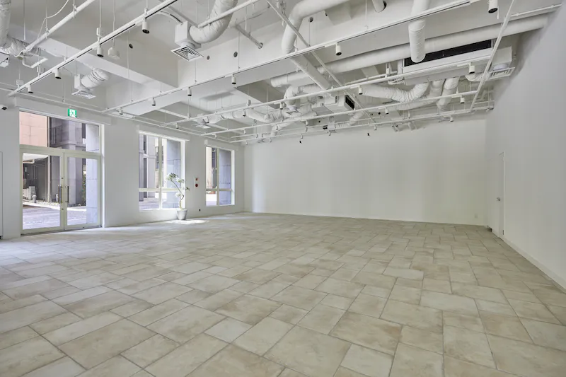 【汐留駅5分 / 1F路面】展示会や撮影に最適な汐留イタリア街のおしゃれな広々路面スペース