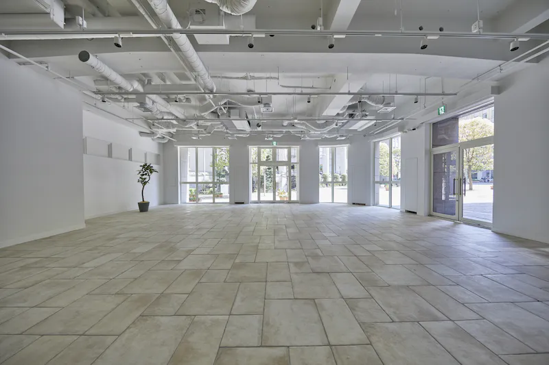 【汐留駅5分 / 1F路面】展示会や撮影に最適な汐留イタリア街のおしゃれな広々路面スペース