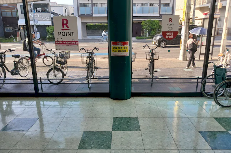 【レガネット城西】エレベーターの横 販促プロモーションや物販に最適なスーパー店内催事イベントスペース