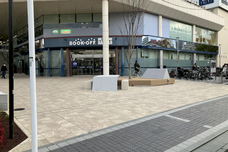 【松竹大船ショッピングセンターC区画】キッチンカー出店やプロモーションに最適！B棟1階ブックオフ正面入口横の屋外イベントスペース