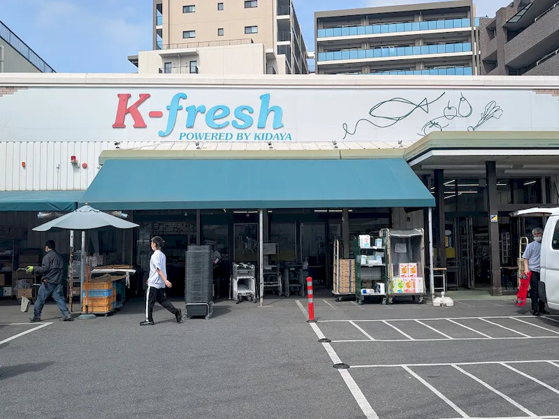 【K-fresh新井店】キッチンカーや販促プロモーションに最適な入口近くの駐車場スペースの画像2