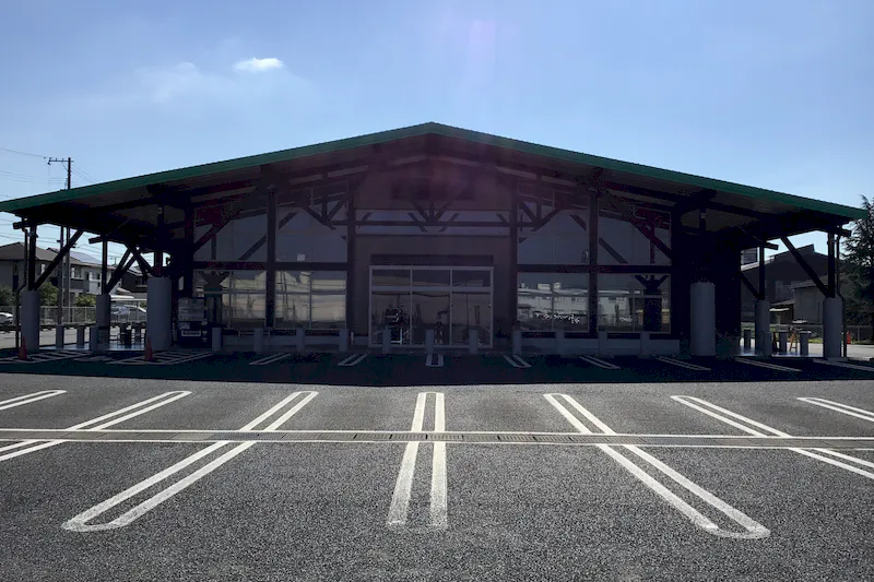 【ダイナム福山店｜割引キャンペーン実施中】物販や喫煙具のプロモーション等に最適なアミューズメント施設のイベントスペース（喫煙所付近）