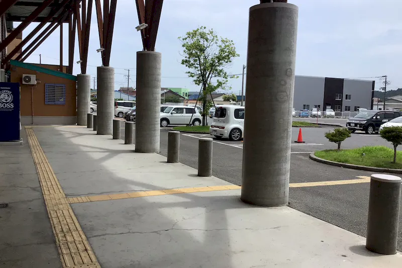 【ダイナムいわき平店｜割引キャンペーン実施中】キッチンカーやプロモーションに最適なアミューズメント施設のイベントスペース(店舗出入口前）