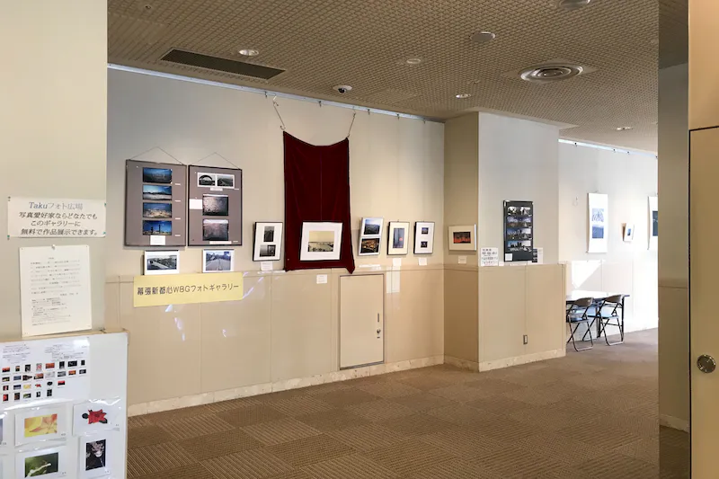 【ワールドビジネスガーデン】展示会や販売促進活動に適したエスカレーター横のイベントスペース(マリブダイニング3階)