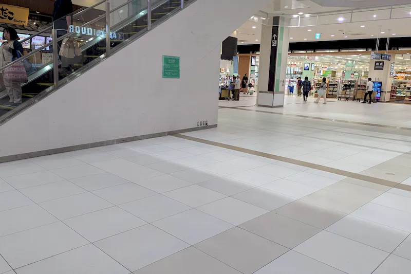 【イオンモール伊丹昆陽*】① 緑の広場の画像