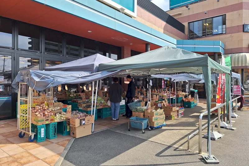 【レガネット南長住】パン屋側（軒下） 物販・ポップアップストアに最適なスーパー屋外催事イベントスペース