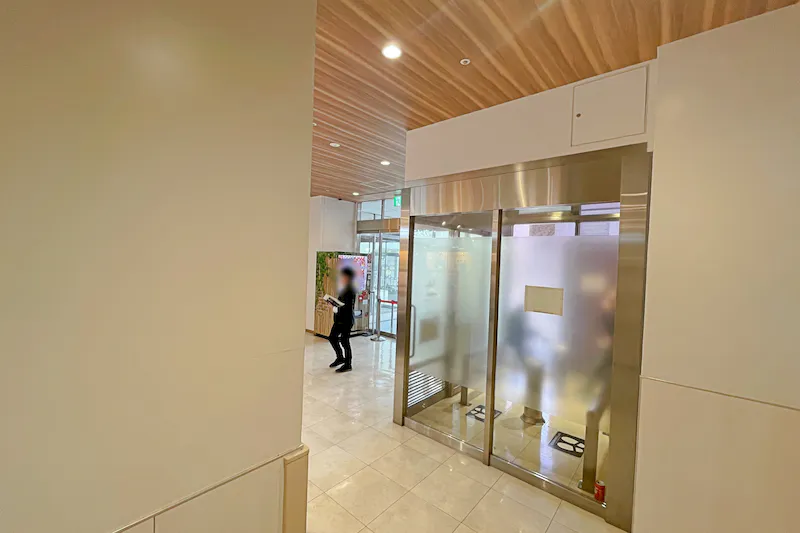 【光が丘IMA/光が丘駅直結】電子タバコ等の喫煙具PRに最適な駅直結ショッピングセンターの1階喫煙スペース前にあるイベントスペース