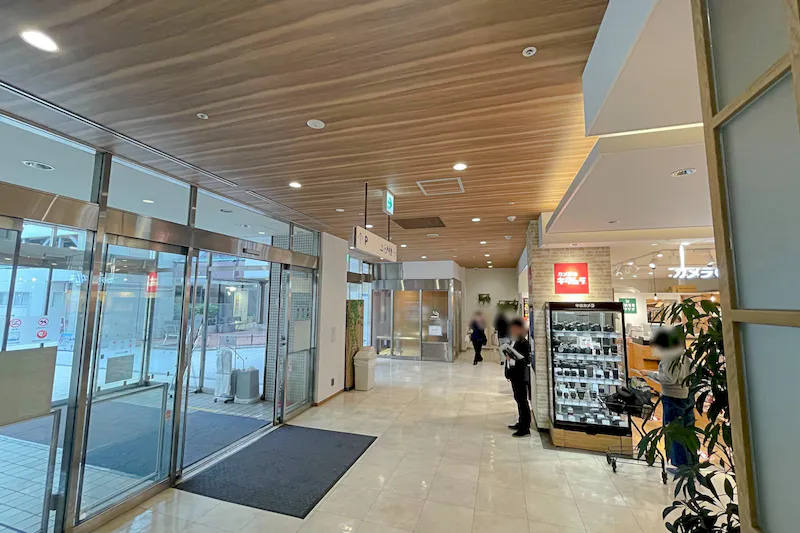 【光が丘IMA/光が丘駅直結】電子タバコ等の喫煙具PRに最適な駅直結ショッピングセンターの1階喫煙スペース前にあるイベントスペース