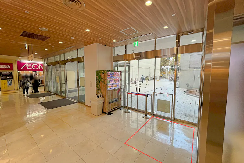 【光が丘IMA/光が丘駅直結】電子タバコ等の喫煙具PRに最適な駅直結ショッピングセンターの1階喫煙スペース前にあるイベントスペース