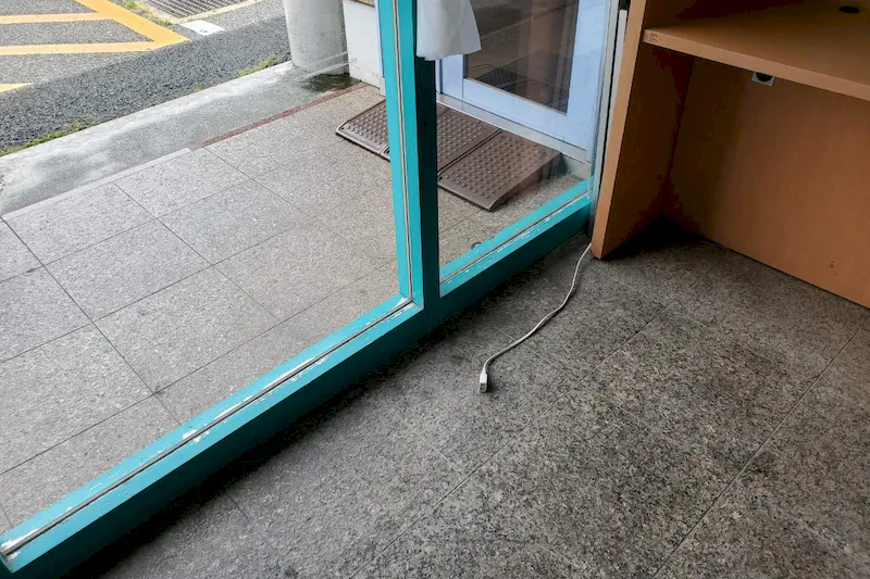 【ダイナム千葉海上店ゆったり館｜割引キャンペーン実施中】キッチンカー出店やプロモーションイベントに最適なアミューズメント施設のイベントスペース（①　店舗食堂側入り口駐車場_大型キッチンカー駐車可）