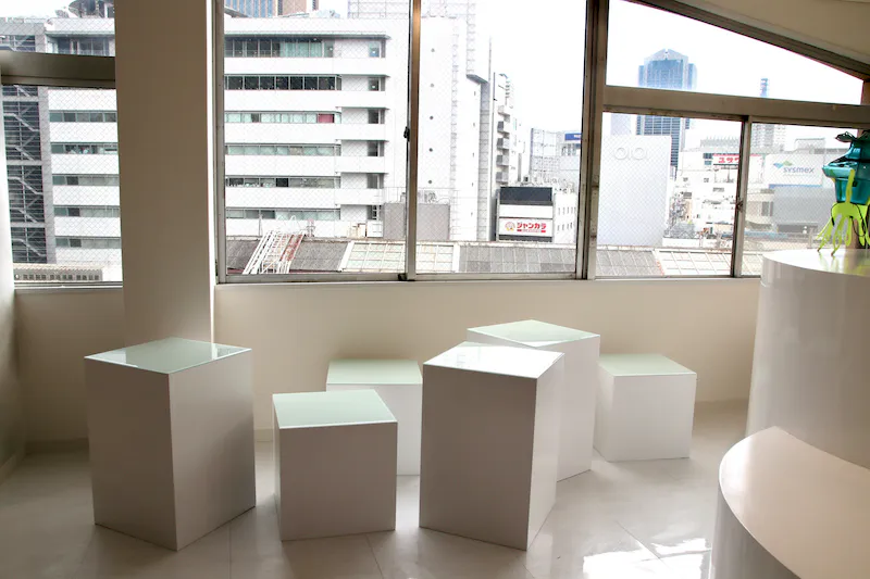 【三ノ宮駅1分】招待制のアパレル展示販売会やポップアップストア、アートギャラリー用途に最適な抜群のアクセス環境を誇るレンタルスペース