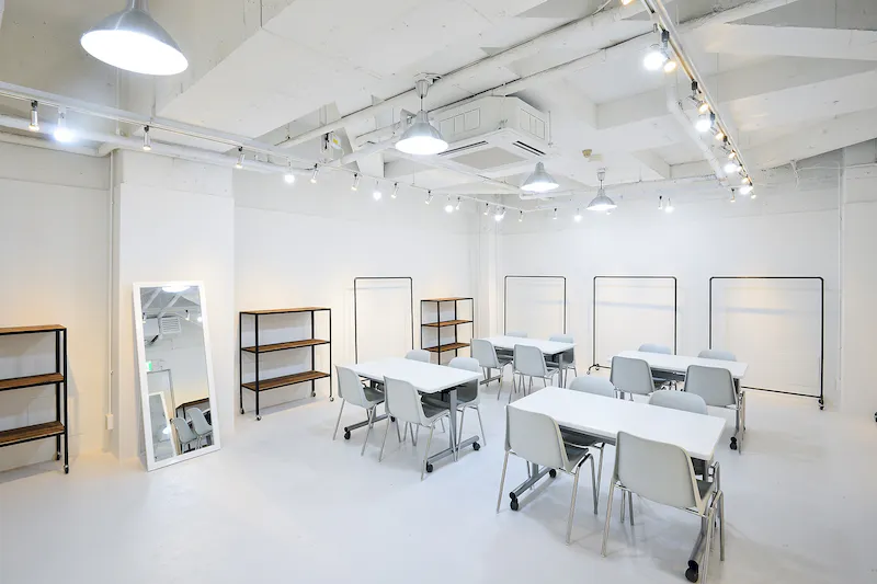 【心斎橋駅5分】展示会に適した天井が高く開放感のある空間のイベントスペース B1F SPACE Bの画像