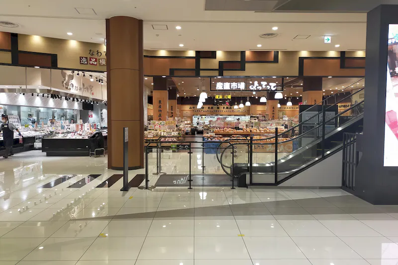 【イオンモール四條畷】③　1階 風のコート（小）