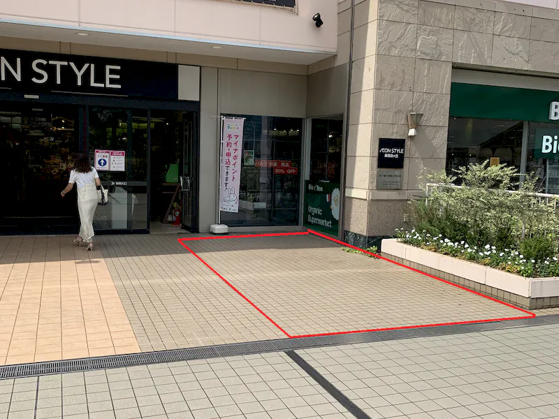 出入口付近のため、人目に付きやすいスペースです