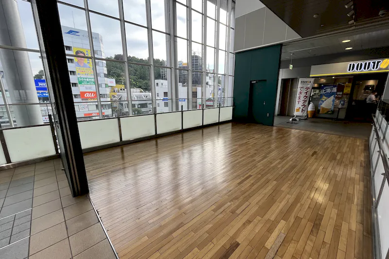 【京王高幡ショッピングセンター】高幡不動駅直結　物販・食物販のポップアップストアやプロモーションに最適な改札付近のイベントスペース