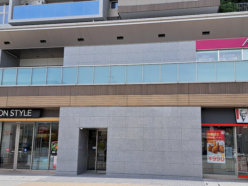 【イオンスタイル横浜瀬谷店】プロモーションや物販イベントに適した駅直結スーパーの風除室スペースの画像3