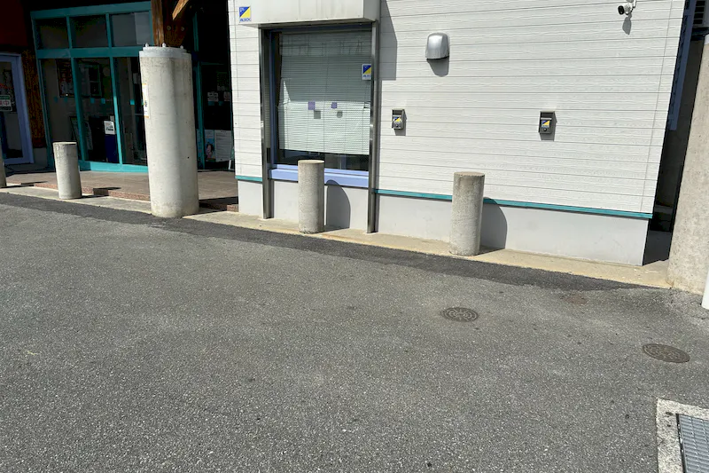 【ダイナム山口小郡店｜割引キャンペーン実施中】キッチンカーやプロモーション等に最適なアミューズメント施設のイベントスペース（めん六や前）
