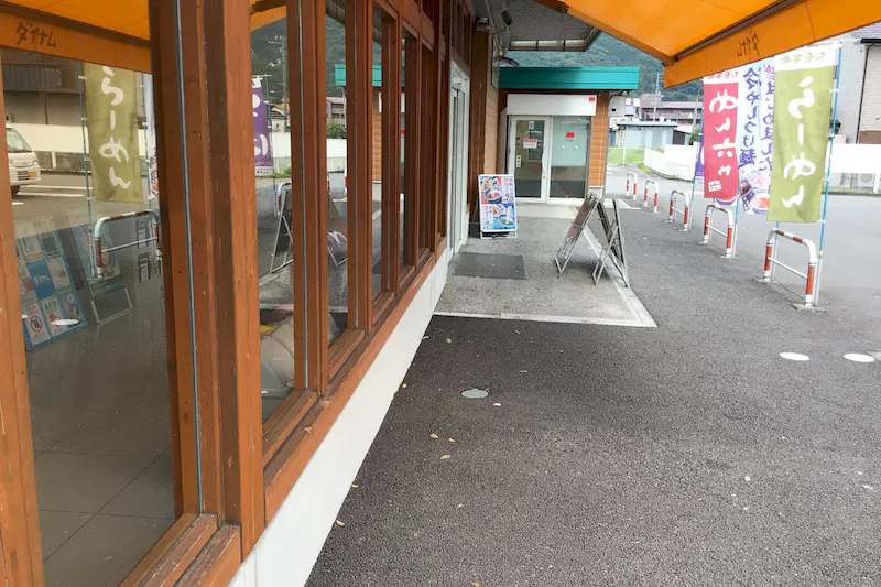 【ダイナム徳島三加茂店ゆったり館｜割引キャンペーン実施中】キッチンカーやプロモーションに最適なアミューズメント施設のイベントスペース