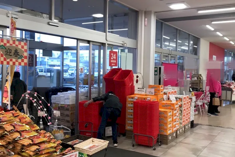 【西友　南長野店】店内入口横　プロモーション用途や物販、食物販のポップアップストアに最適なスーパー店内催事イベントスペース