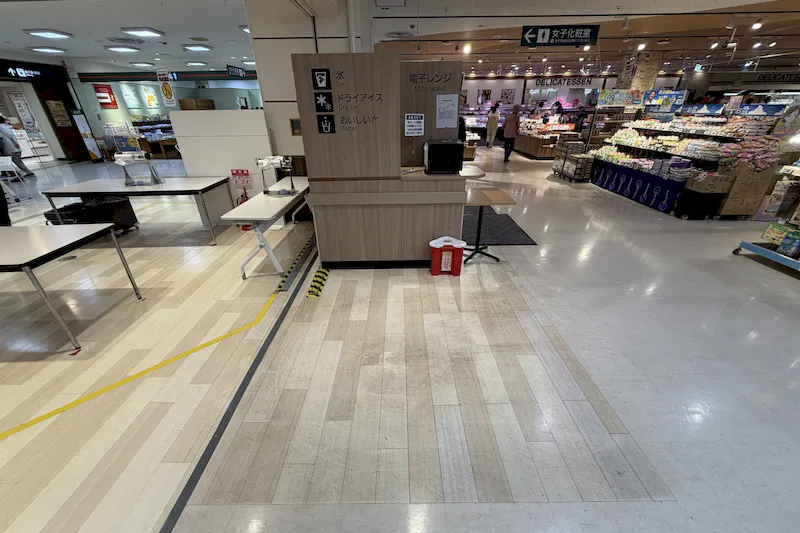 【イオン新さっぽろ店】地下エスカレーター前