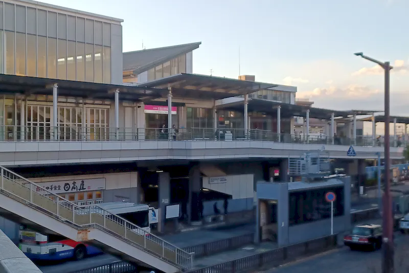 【北習志野駅】（改札外）食物販やポップアップストアに最適な人の流動が多い改札前コンコース
