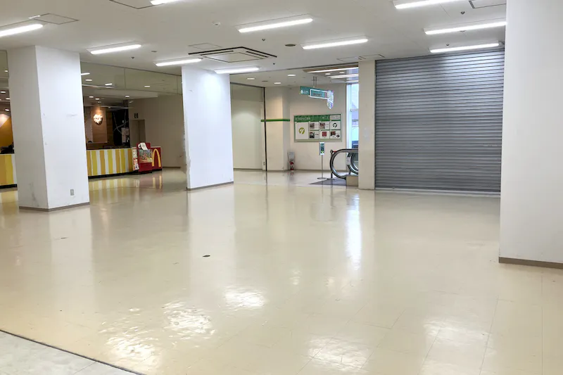 【ユーカリプラザ／ユーカリが丘駅直結】ポップアップやプロモーションに適した地域密着型の商業施設2階マクドナルド前のイベントスペース