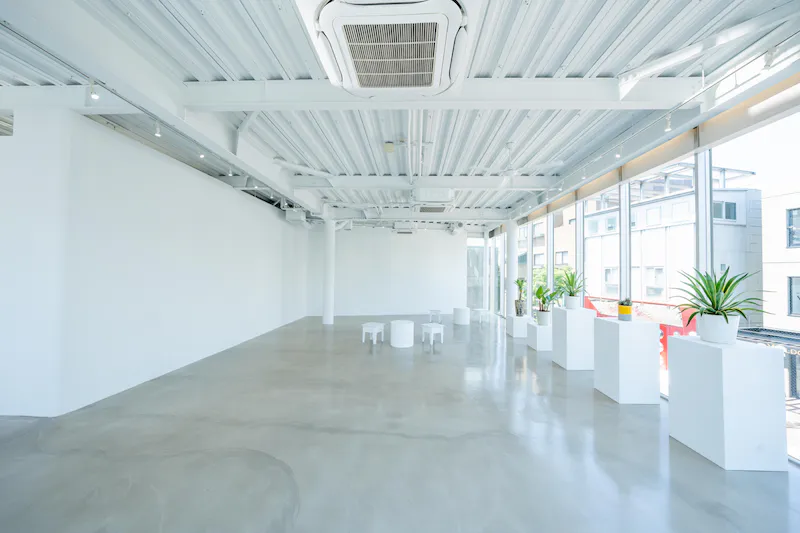 【明治神宮前駅3分｜120㎡】ファッション・アパレル関連のポップアップストアや展示会に適したキャットストリートに浮かぶギャラリースペース【無料貸し出し什器あり】