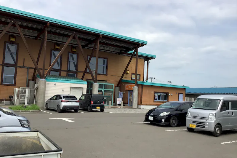 【ダイナム白石店｜割引キャンペーン実施中】キッチンカーやプロモーションに最適なアミューズメント施設のイベントスペース(出入口前）
