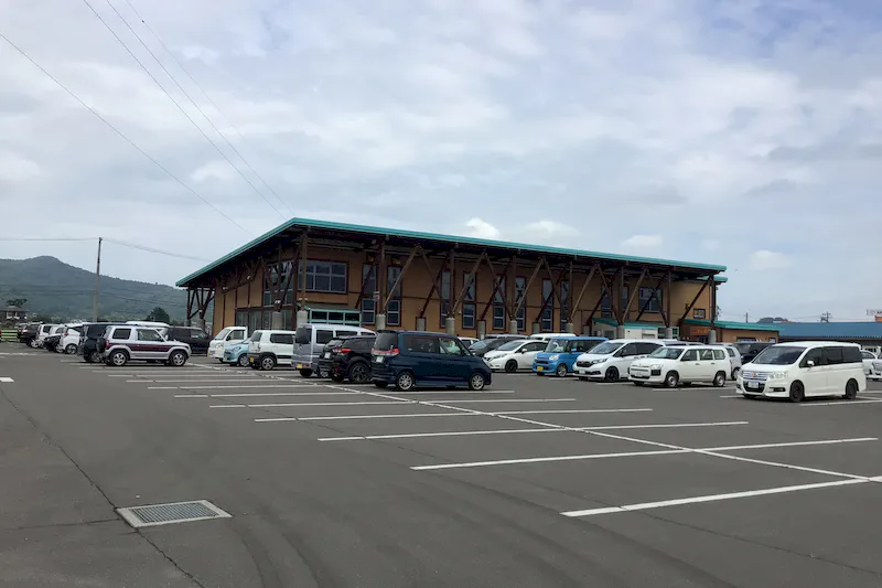 【ダイナム白石店｜割引キャンペーン実施中】キッチンカーやプロモーションに最適なアミューズメント施設のイベントスペース(出入口前）