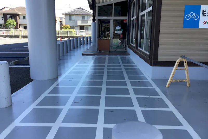 【ダイナム福山店｜割引キャンペーン実施中】キッチンカーやプロモーション等に最適なアミューズメント施設のイベントスペース（店舗入場口）