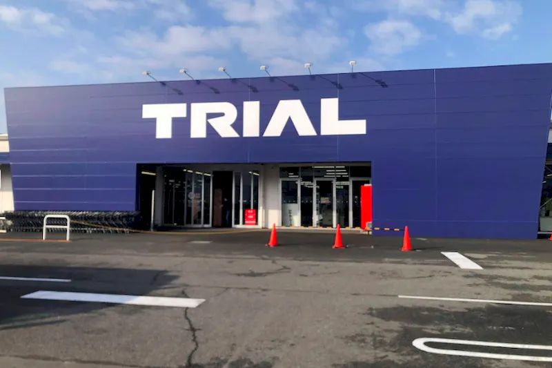 【スーパーセンタートライアル姫路店】【ポーチ前：左側（T）】食物販の出店が可能なトライアルマルシェ（キッチンカー/テント・スペース）A
