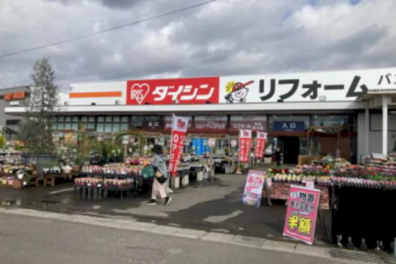 【ダイシン泉店】風除室　プロモーションや物販に最適なホームセンター入口風除室の催事イベントスペース