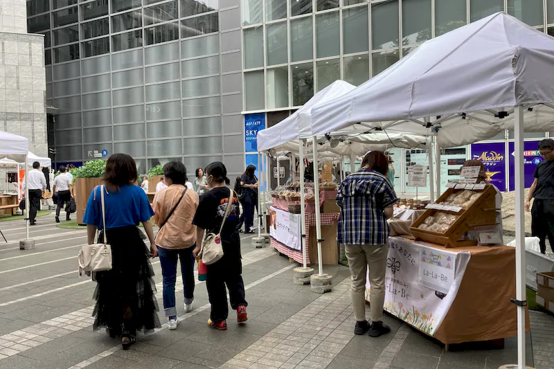 【カレッタ汐留｜汐留駅1分】月間約52万人が訪れる複合施設入口手前の屋外イベントスペース⑥