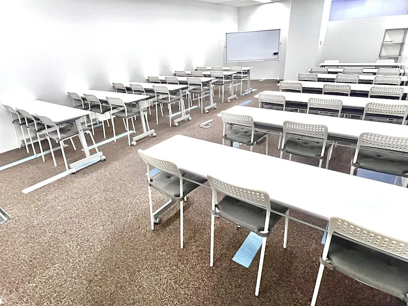 【大阪梅田駅直結/徒歩1分】会議・研修・試験会場・セミナーなどに適した36名程度収容可能なレンタルスペースの画像3