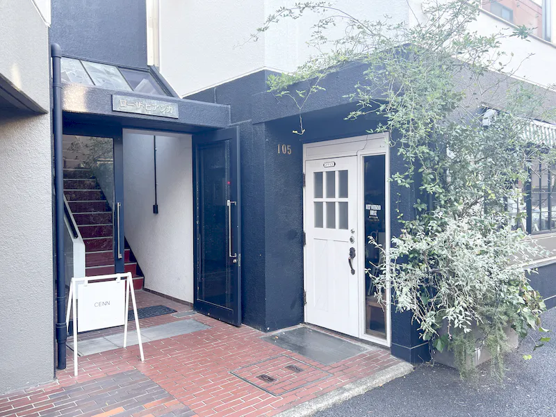 外観写真1階入口（専用A看板設置可能）