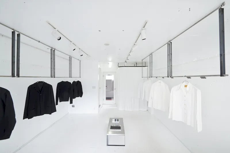 【外苑前駅5分】表参道10分！展示会・ポップアップに最適なホワイトスタジオ(展示什器貸出無料)